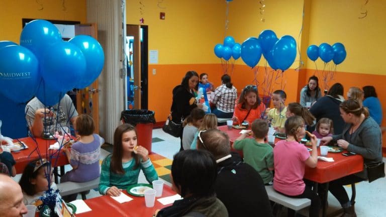 Guests-and-Lunch-1024x576